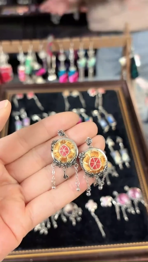 彩云南阁非遗老绣饰品742*