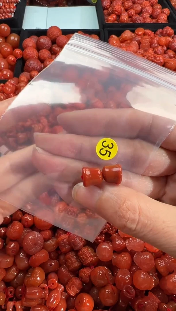 南红玛瑙未镶嵌颈饰1