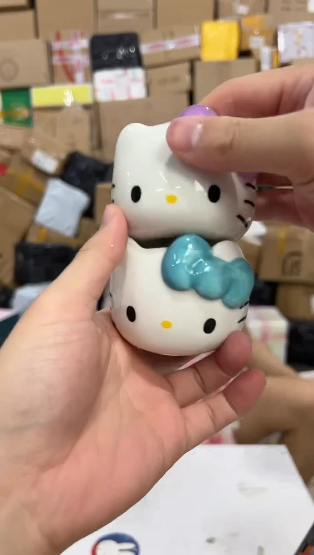 瓷片小号蓝色加紫色kt头型小茶杯 微瑕