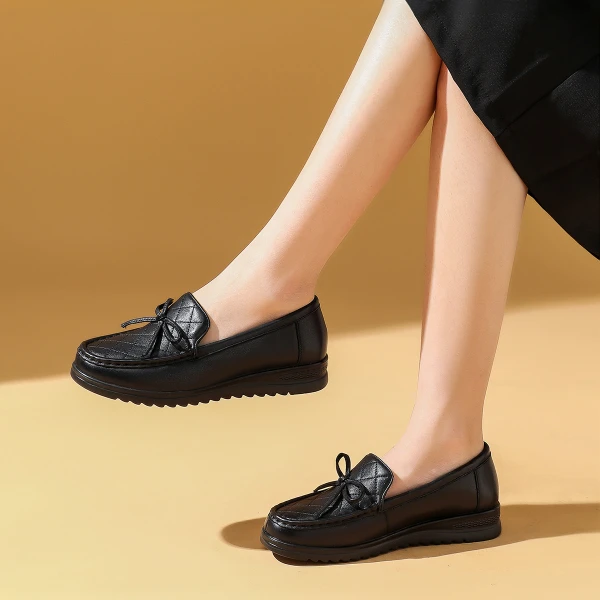 红蜻蜓秋冬新款女鞋百搭厚度舒适软底软面通勤耐磨休闲小皮鞋