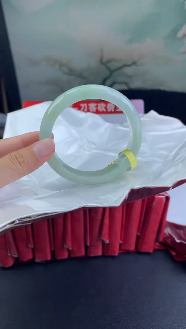 翡翠手镯未镶嵌1翡翠手镯