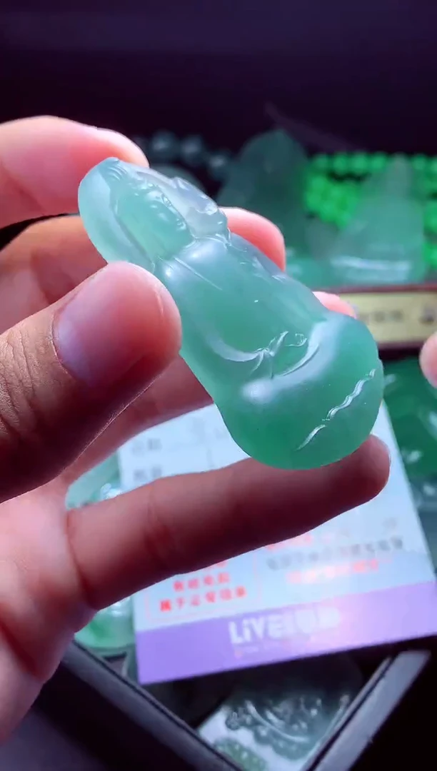 未镶嵌定制翡翠一***?翡翠毛货定制