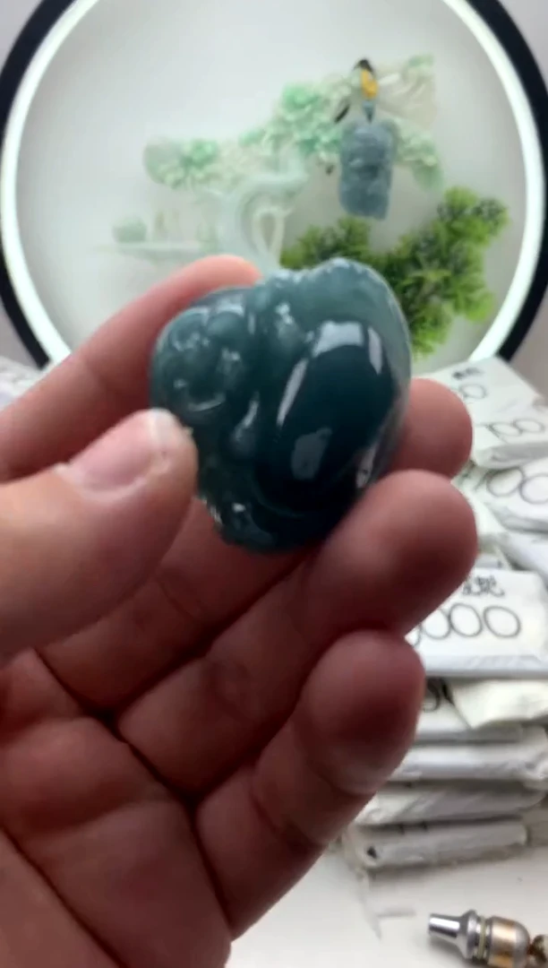 翡翠未镶嵌颈饰佛公