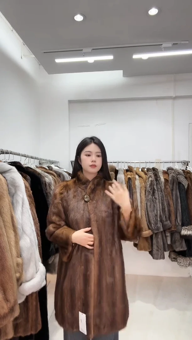 反季买皮草别墅靠大海