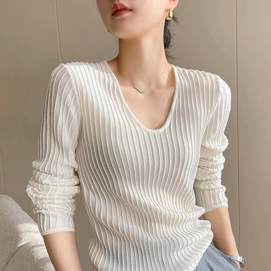 气质时尚白色V领竖纹长袖针织衫女装秋季2025新简约修身内搭上衣