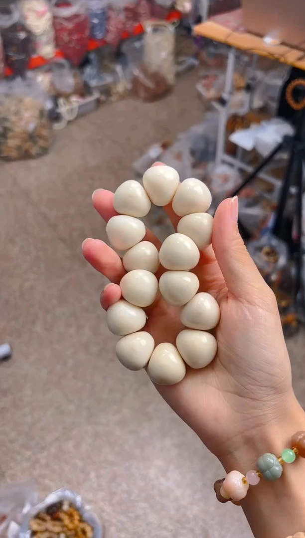 吊坠菩提根/象牙果木*大卡白色蒜瓣大肠单圈