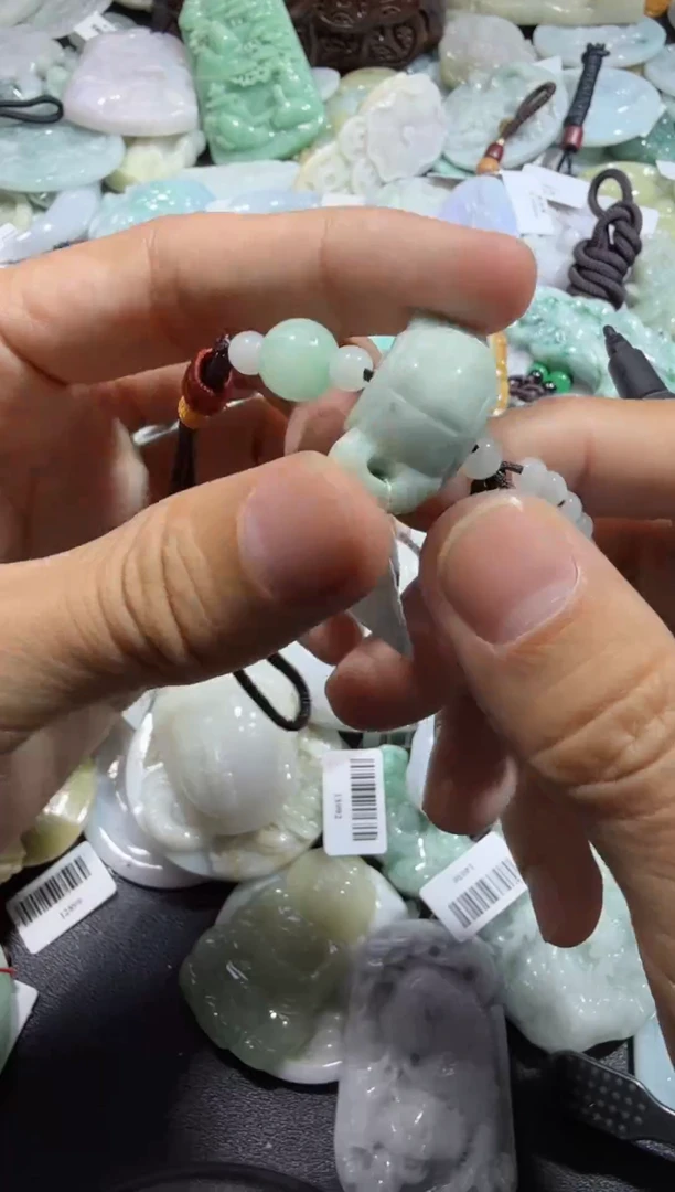 【闪购商品】翡翠颈饰未镶嵌00012995