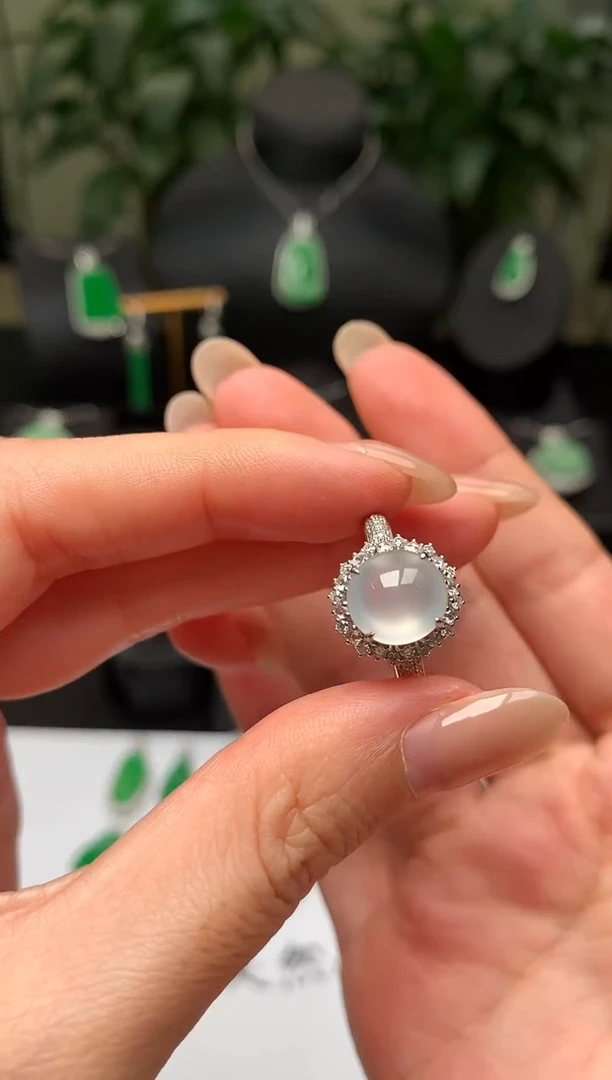 18K金镶嵌戒指翡翠戒指