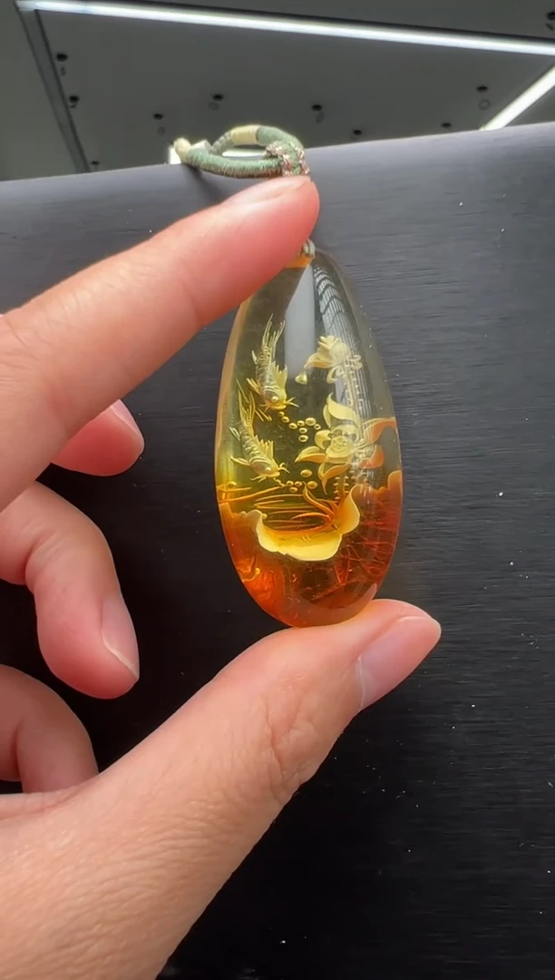 未镶嵌颈饰琥珀连年有余