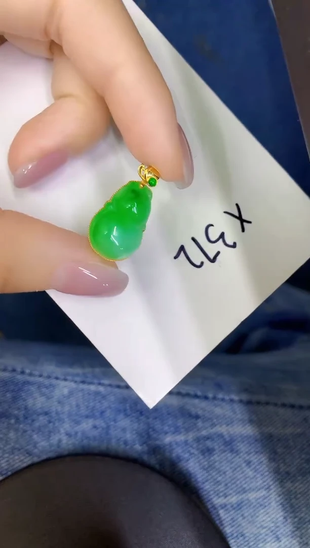 颈饰18K金镶嵌翡翠缅甸天然翡翠A货