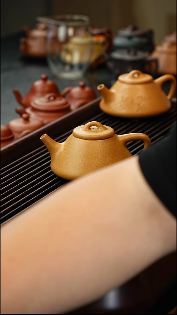 茶壶紫砂黄金段子冶微瑕