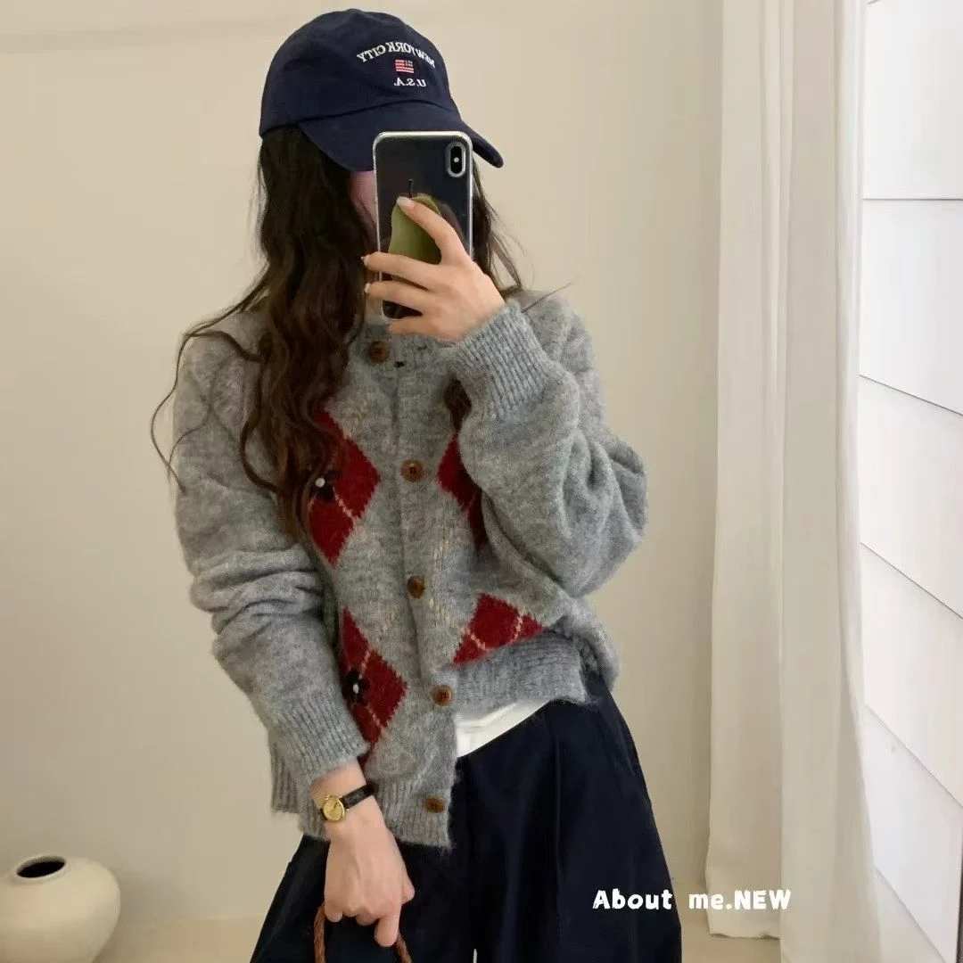 韩版复古刺绣花朵菱格毛衣外套女装2025年秋冬设计感针织开衫上衣