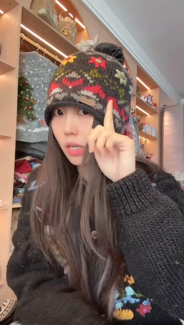 深灰色单球帽