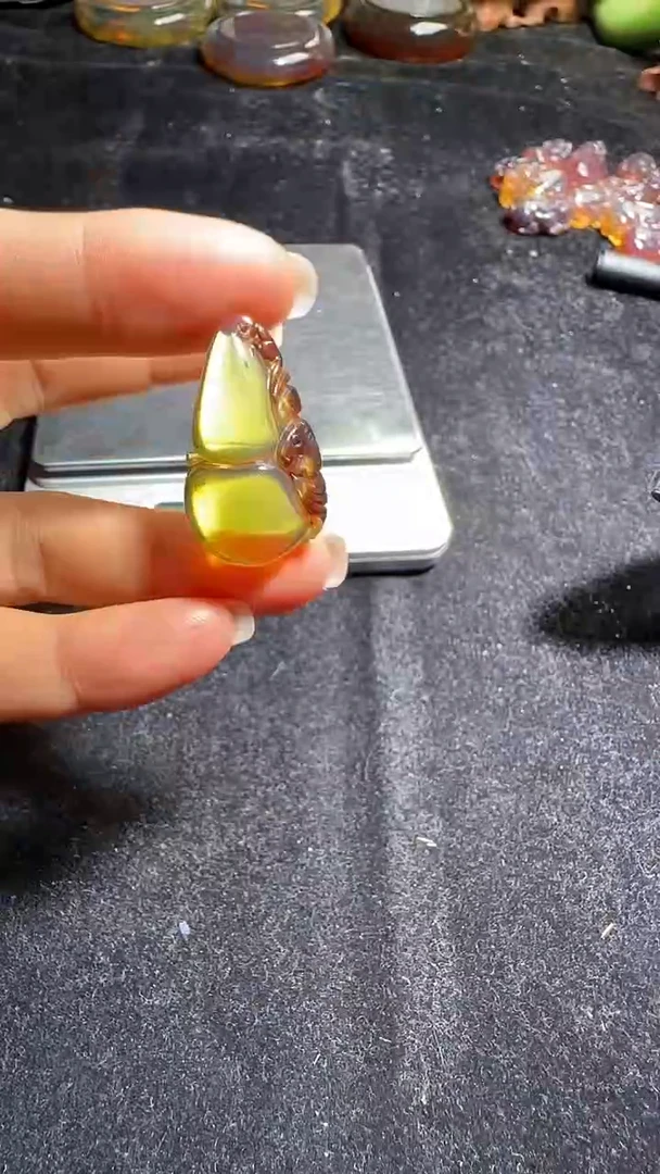 琥珀颈饰未镶嵌75