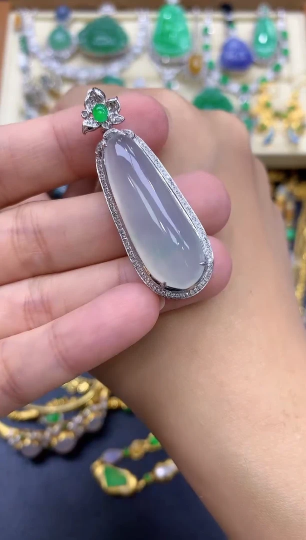 翡翠18K金镶嵌颈饰125-中国好珍宝