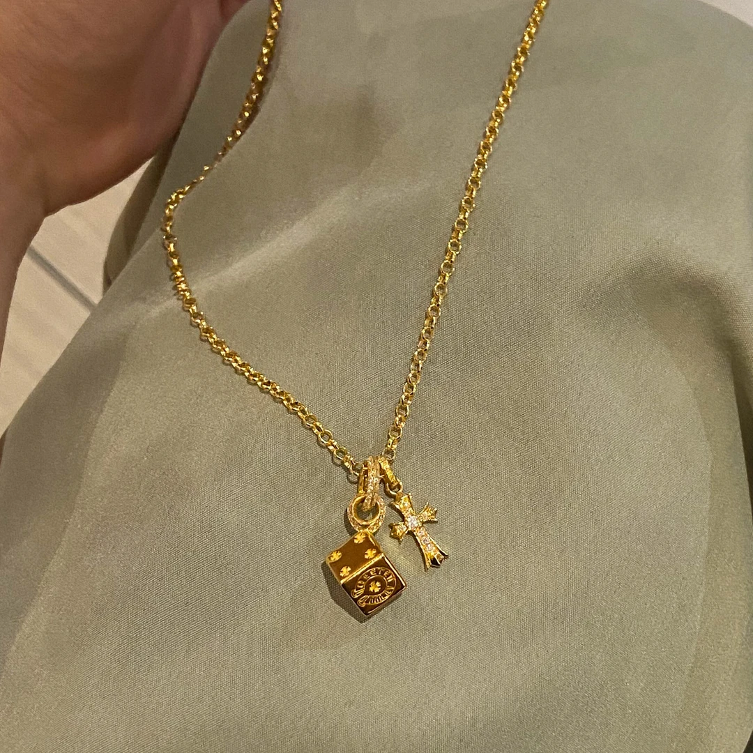 钛钢项链 中古跑环金色十字架实心骰子项链女款轻奢设计感锁骨链
