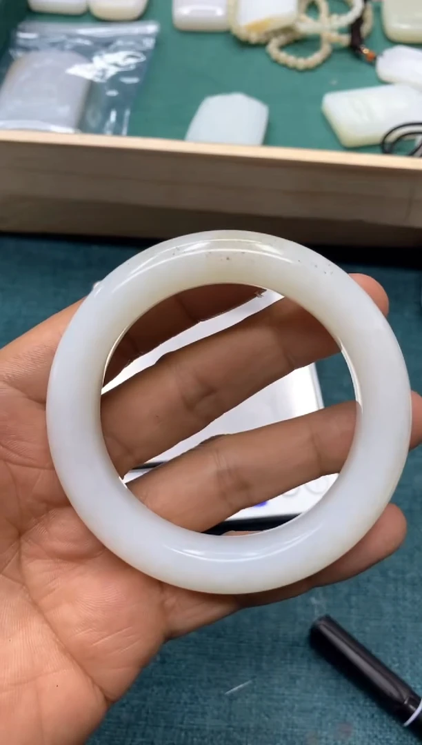 【闪购商品】和田玉手镯未镶嵌手镯