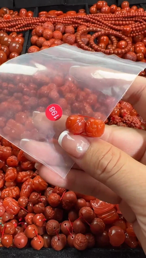 颈饰未镶嵌南红玛瑙1