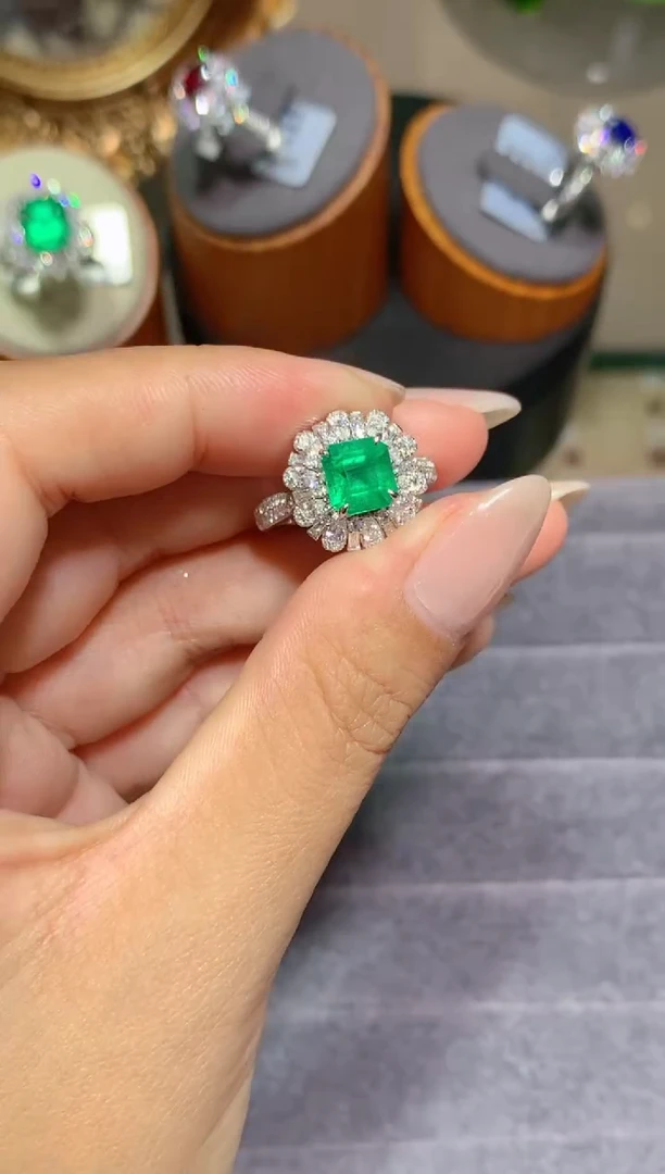 祖母绿戒指18K金镶嵌1.3CT