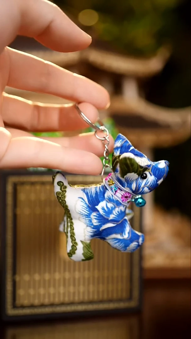 刺绣私人定制苗族手工小狗(颜色混发)