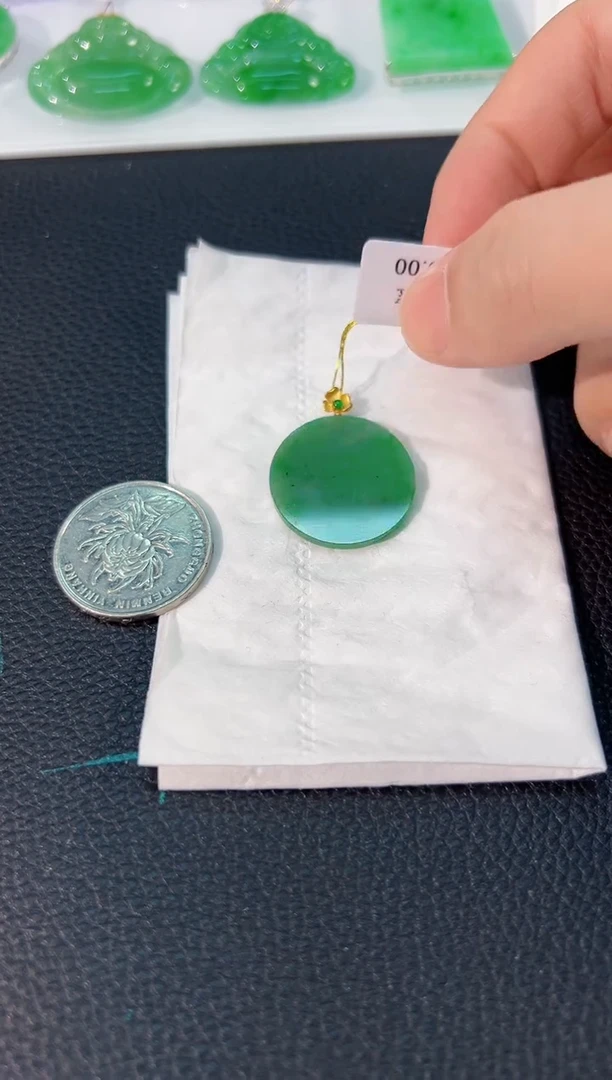 颈饰18K金镶嵌翡翠 缅料A货/支持复检/一件