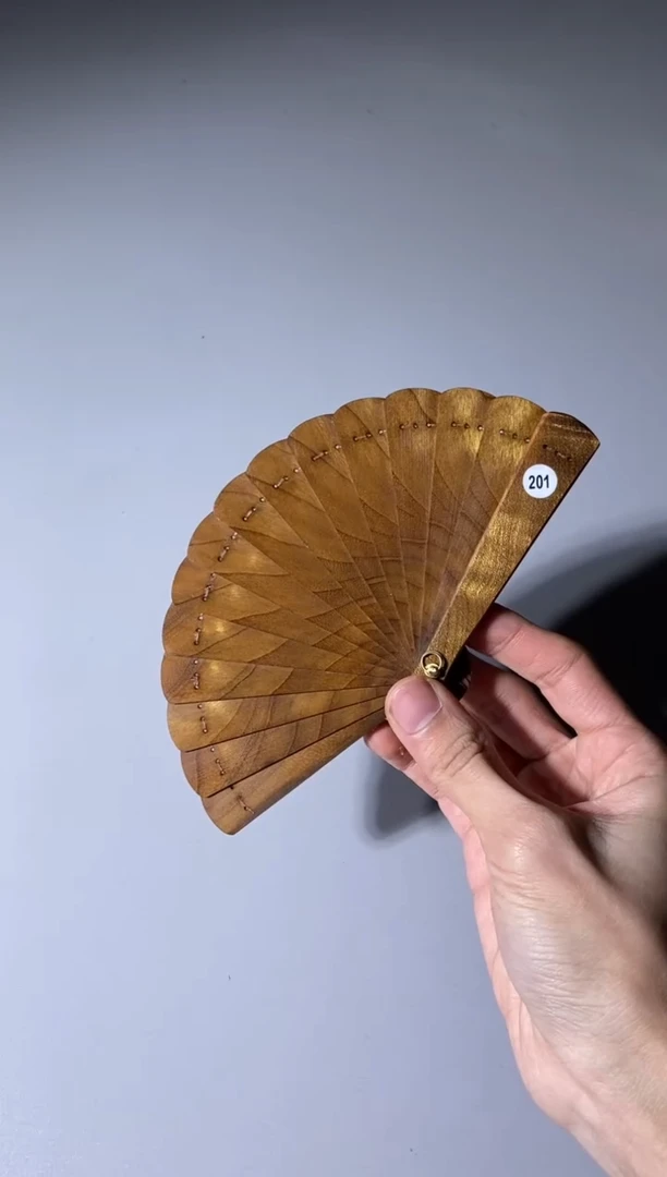 【闪购商品】金丝楠木雕201号10cm金丝楠木小叶桢楠掌中扇