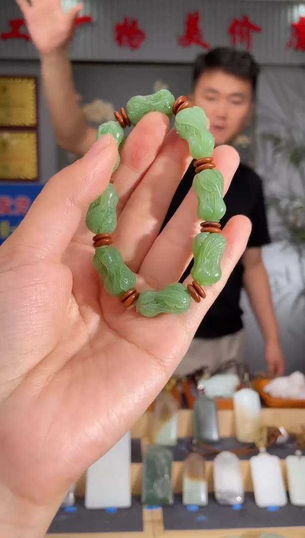 和田玉未镶嵌颈饰1