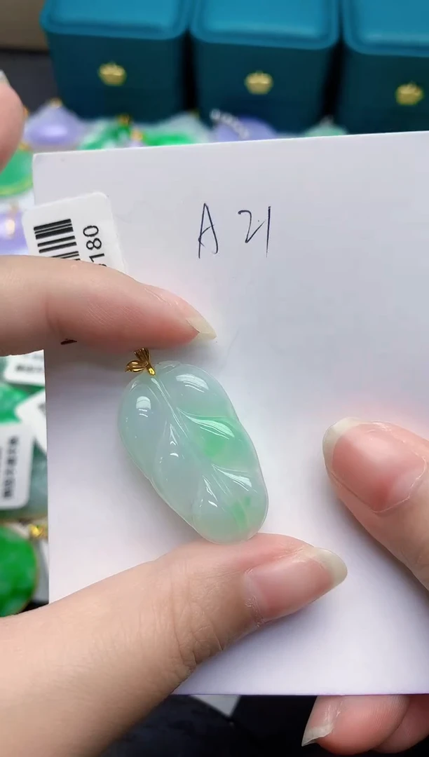 颈饰18K金镶嵌翡翠缅甸天然翡翠A货