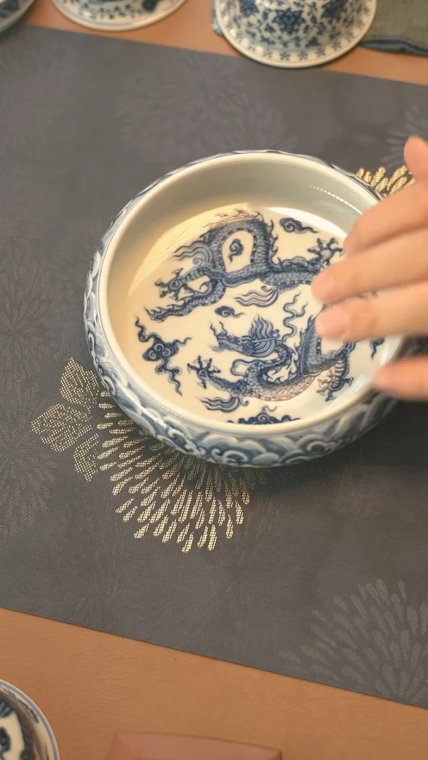 锁****香仿明青花江崖海水龙纹水洗