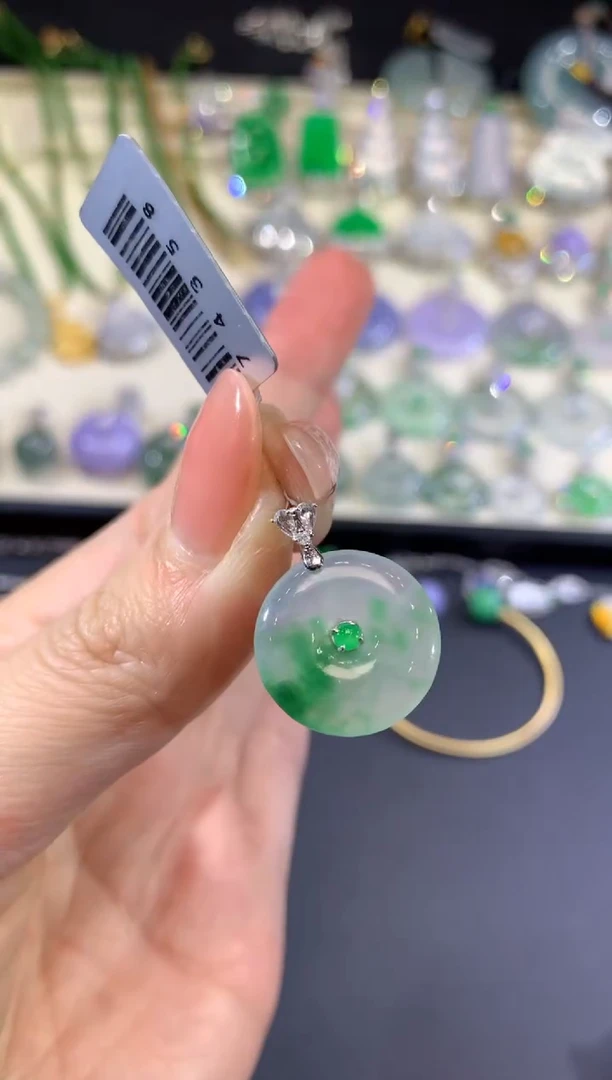 吊坠(不含链)18K金镶嵌翡翠28-扣子