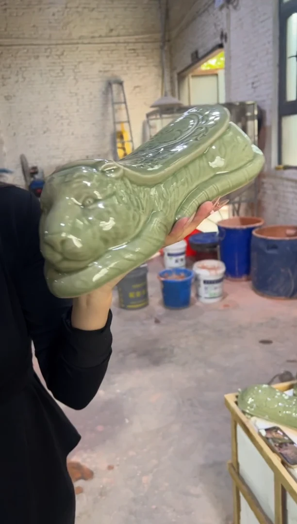 耀州窑青瓷老虎枕