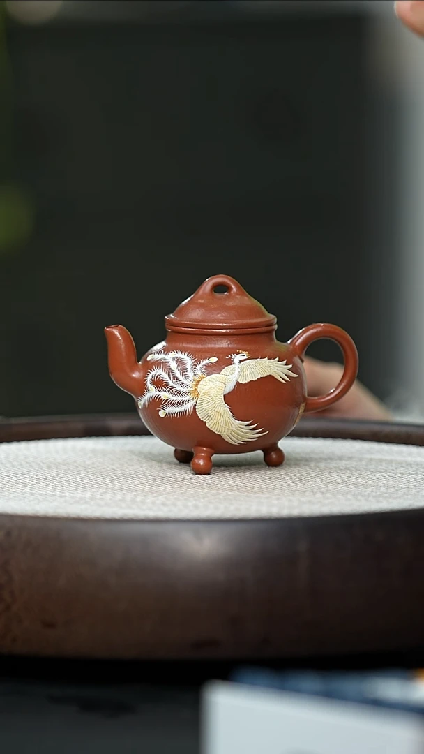 唐****9LG-0001三足炉鼎-大红袍-100cc