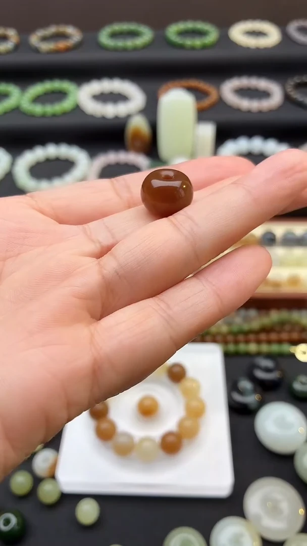 吊坠(赠链)未镶嵌和田玉（糖玉）和田玉 糖桶珠