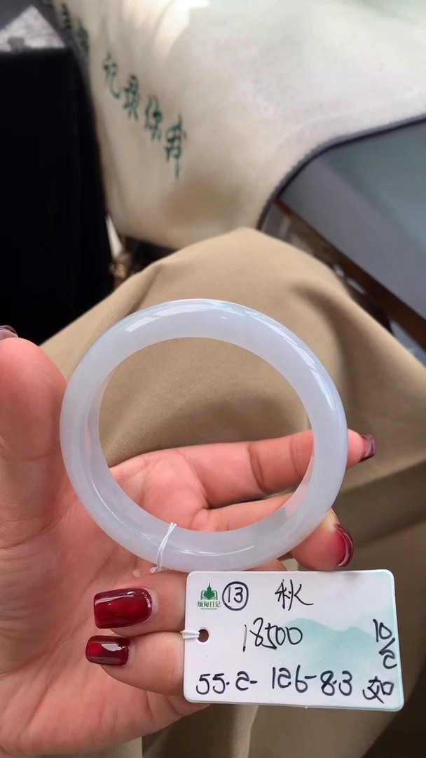 【闪购商品】翡翠手镯未镶嵌 #情人节#送礼，下单联系客服核对地址~