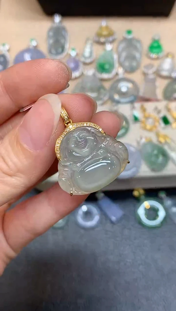 颈饰18K金镶嵌翡翠佛公【无服务费