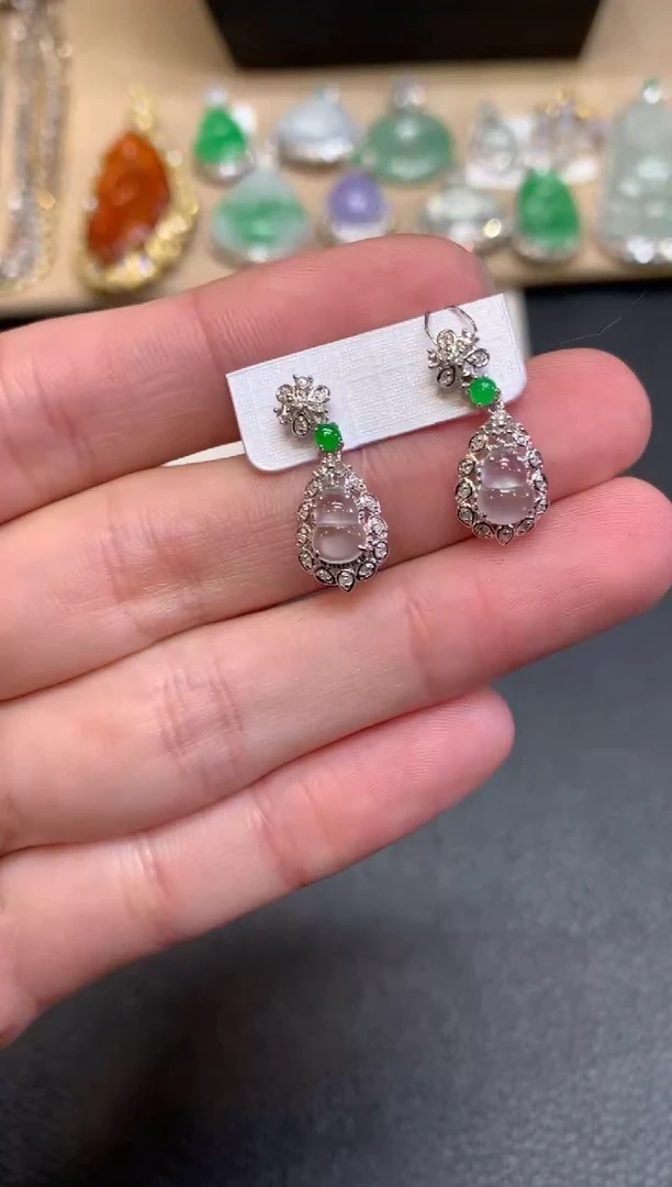 【闪购商品】翡翠耳饰18K金镶嵌葫芦【无服务费】