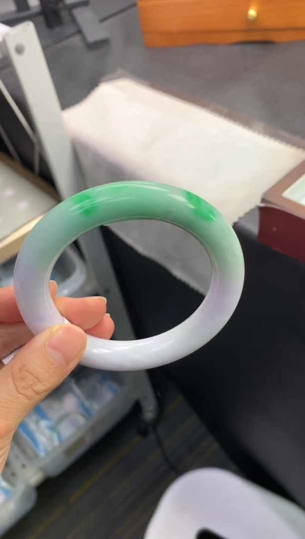 未镶嵌手镯（圆镯）翡翠退货需手镯吊牌标签完好