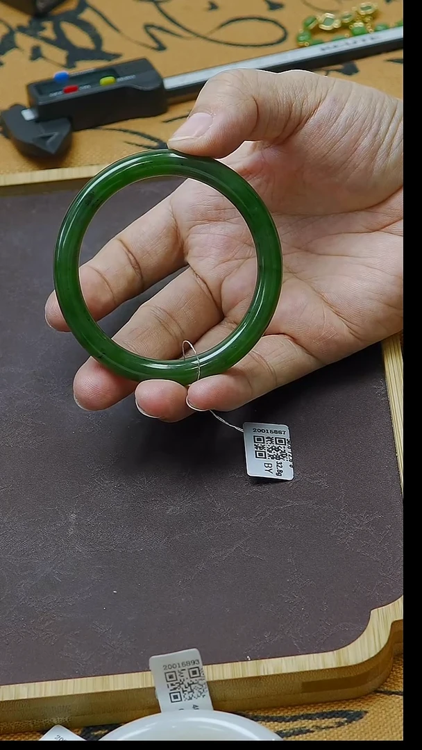 未镶嵌手镯和田玉57圈口  碧玉手镯