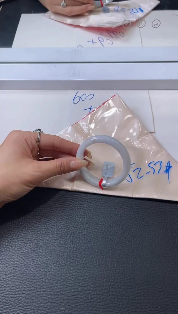 【闪购商品】翡翠手镯未镶嵌手镯