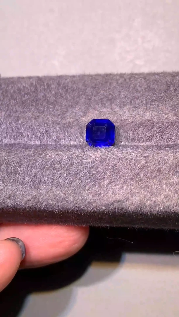 裸石蓝宝石1.72ct老烧皇家蓝吉尔德