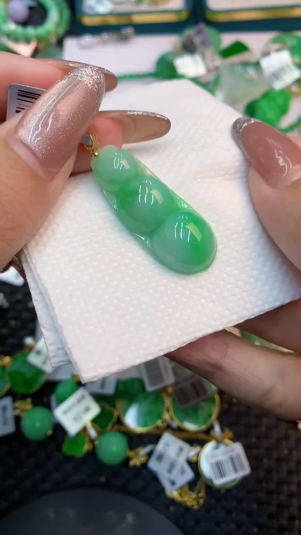 颈饰18K金镶嵌翡翠1