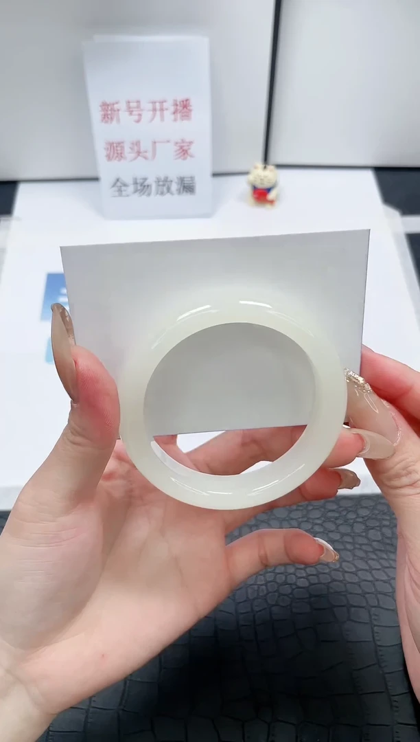 【闪购商品】石英质玉手镯未镶嵌W196-55.7