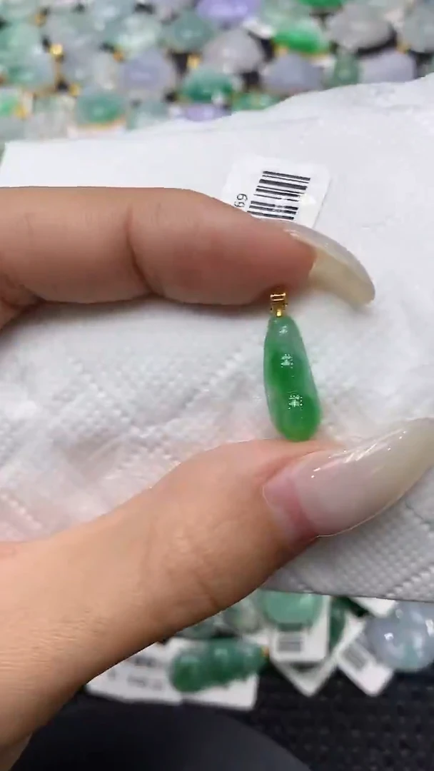 颈饰18K金镶嵌翡翠11111111111