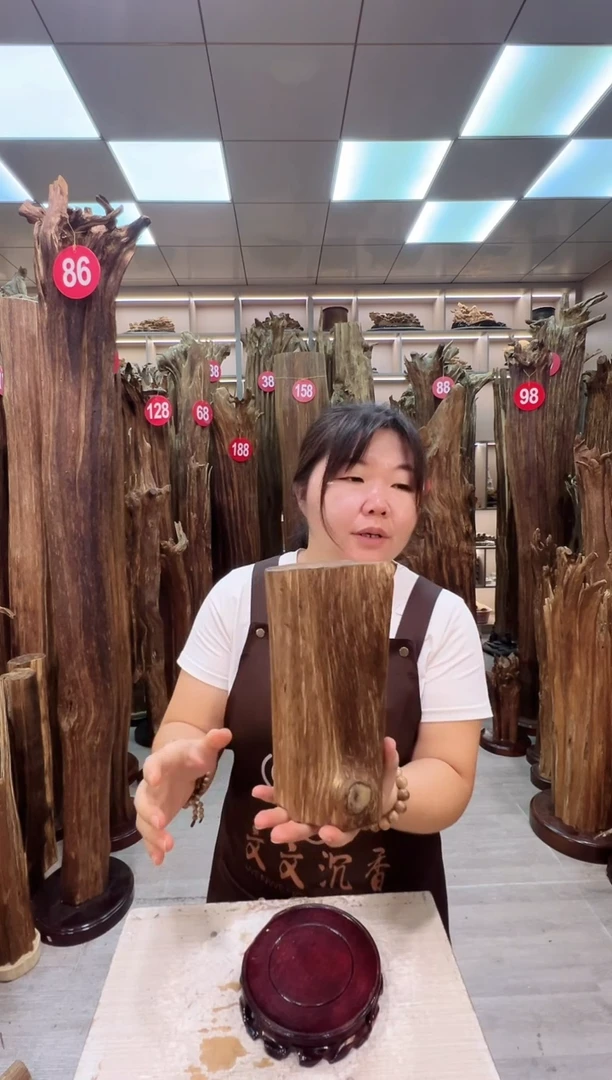 沉香碎屑沉香沉香原料摆件工艺品一百元以上带底座