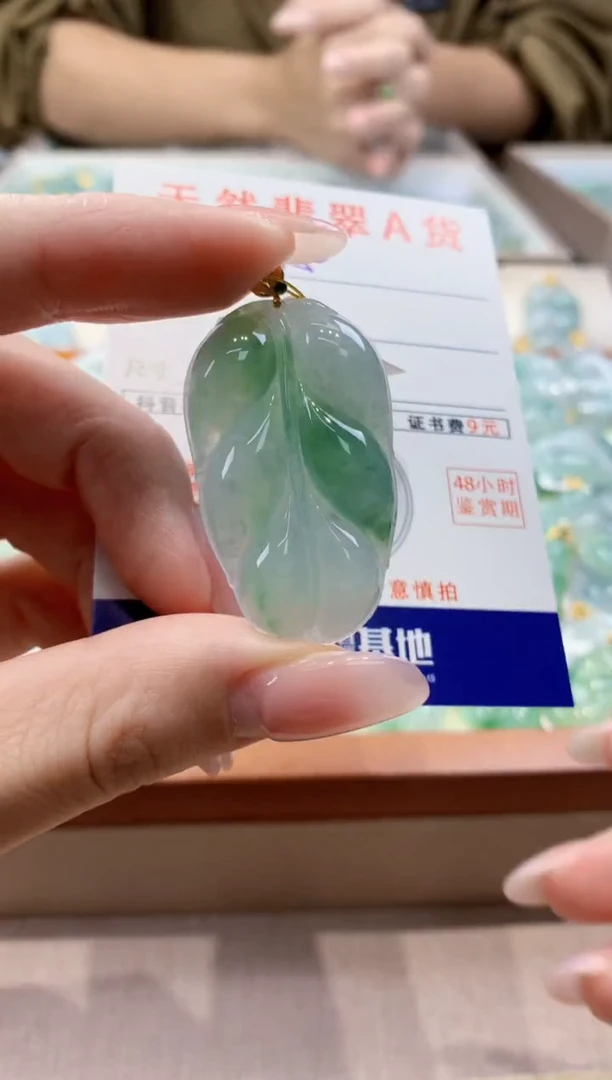 颈饰18K金镶嵌翡翠天然缅甸a货翡翠