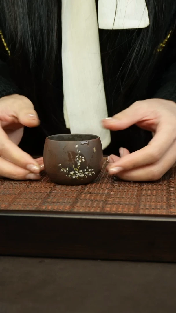【闪购商品】坭兴陶梅花刻绘主人杯古铜色