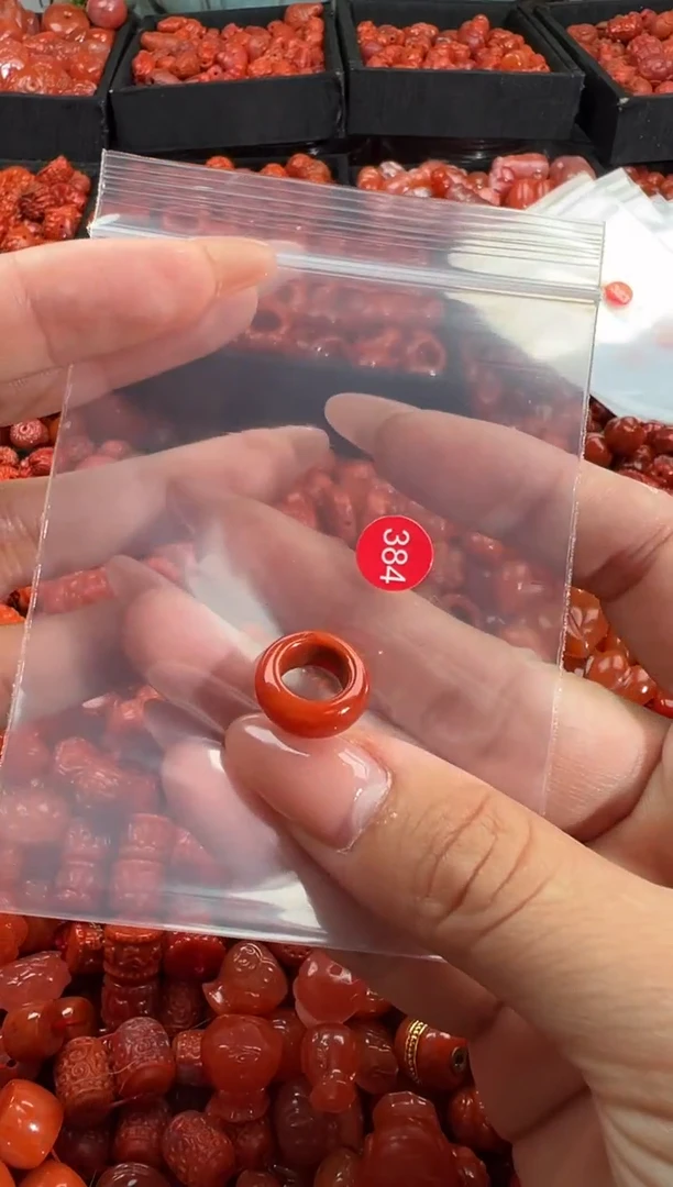 南红玛瑙未镶嵌颈饰1