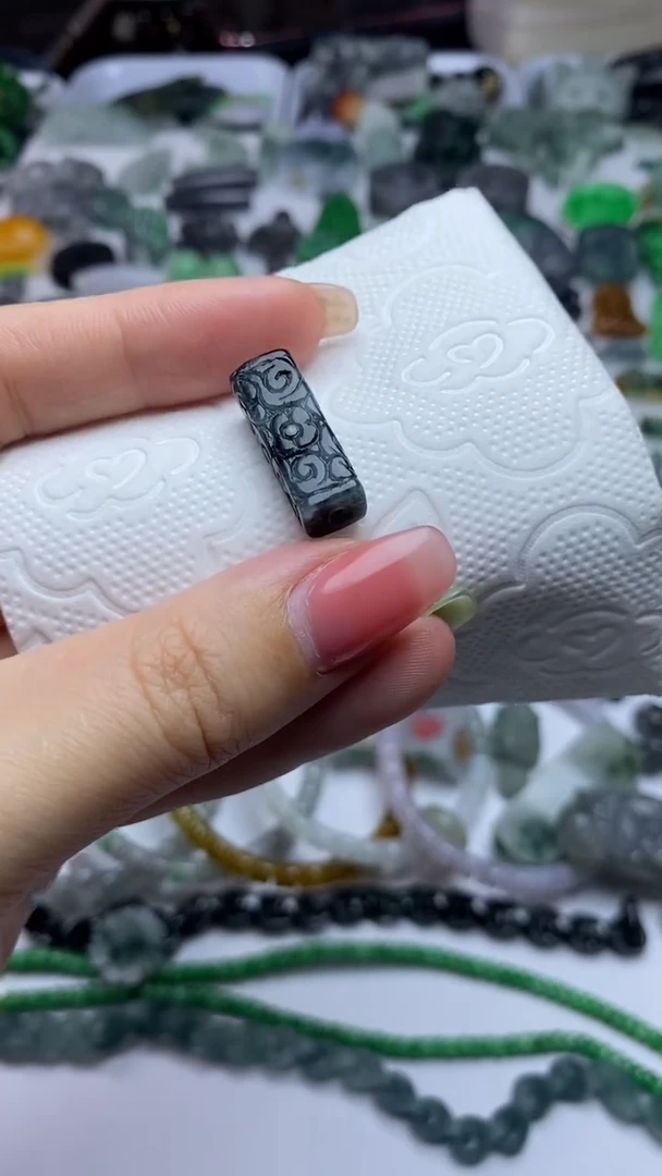 翡翠挂件未镶嵌翡翠