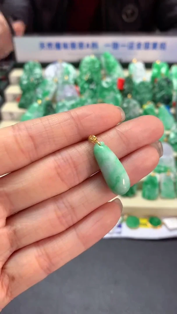 【闪购商品】翡翠吊坠(不含链)18K金镶嵌挂件