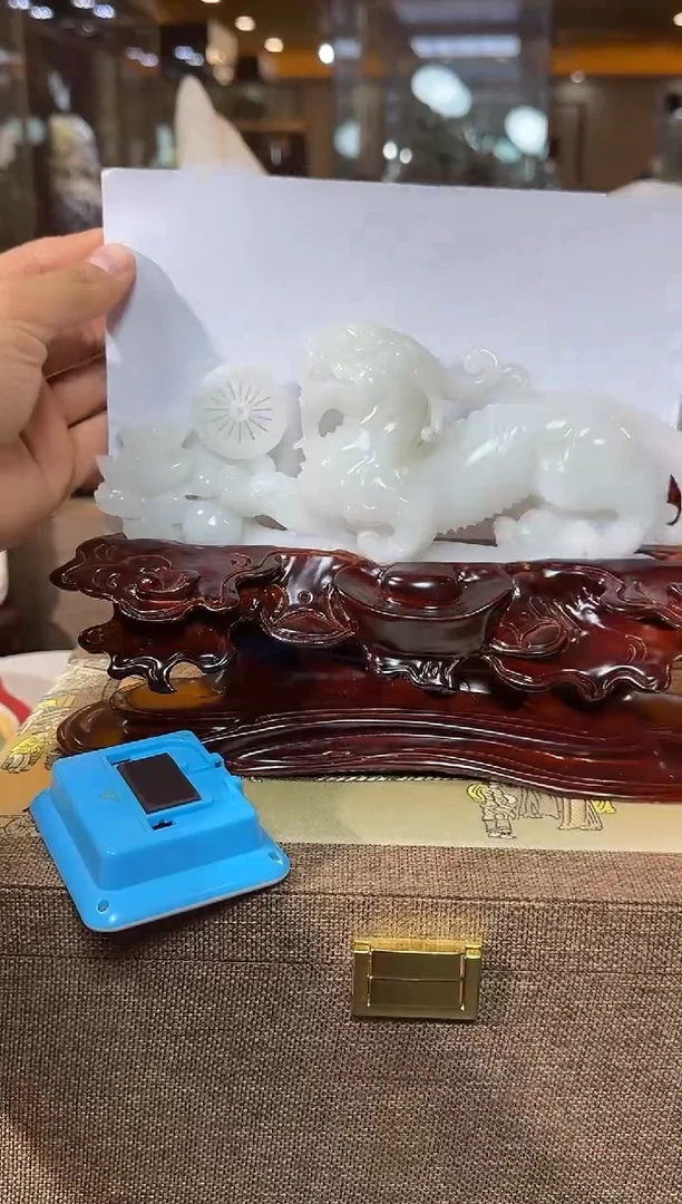 未镶嵌和田玉摆件麒麟摆